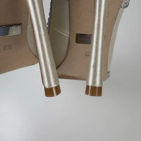 Badgley Mischka "Rouge" Heels Women's Size 6 1/2 Ivory Embellished Formal Pumps - Picture 9 of 14